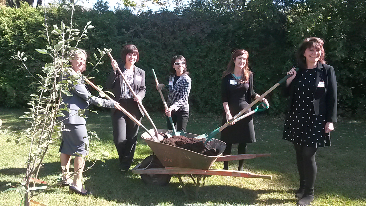 MP Julie Dabrusin, Minister Ginette Petitpas Taylor, CPHO Dr. Theresa Tam,  Kim Herrington from Whole Kids Foundation,  and Joanne Bays from F2CC planting a tree at Norman Johnston Alternate School to celebrate Just Dig In.